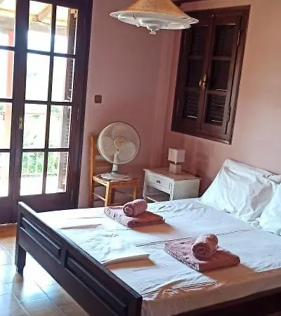 Nikos Holidays House * Akrata