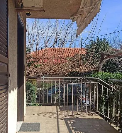 Nikos Holidays House