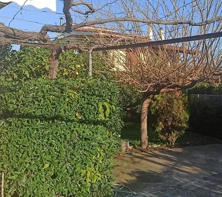 Nikos Holidays House 別荘