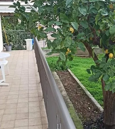 Nikos Holidays House * Akrata