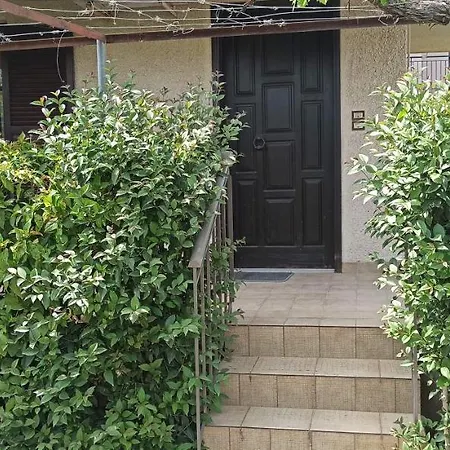 Nikos Holidays House